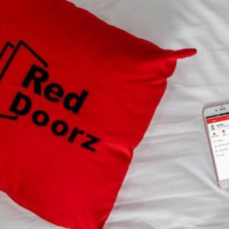 Reddoorz Near Hayam Wuruk Plaza Hotel Джакарта Екстериор снимка