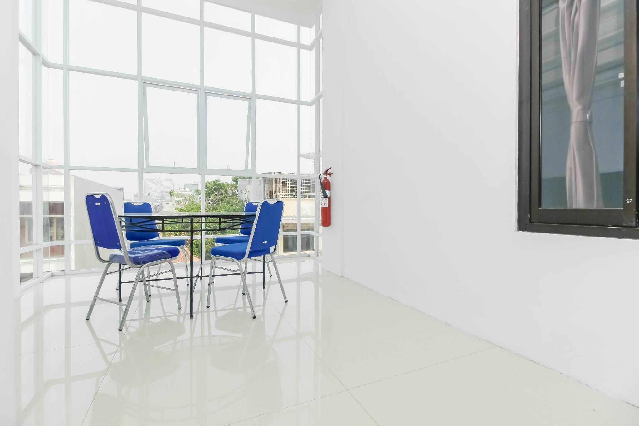 Reddoorz Near Hayam Wuruk Plaza Hotel Джакарта Екстериор снимка