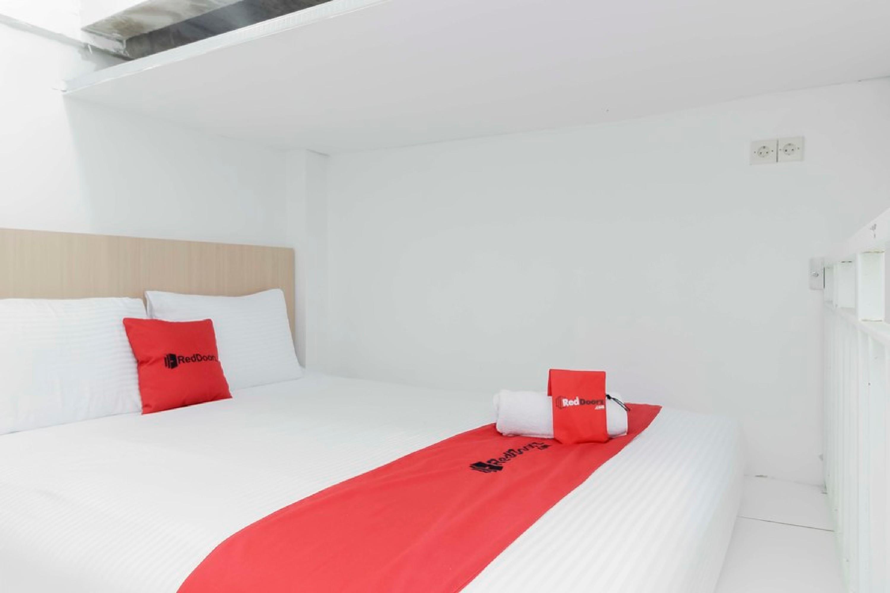 Reddoorz Near Hayam Wuruk Plaza Hotel Джакарта Екстериор снимка