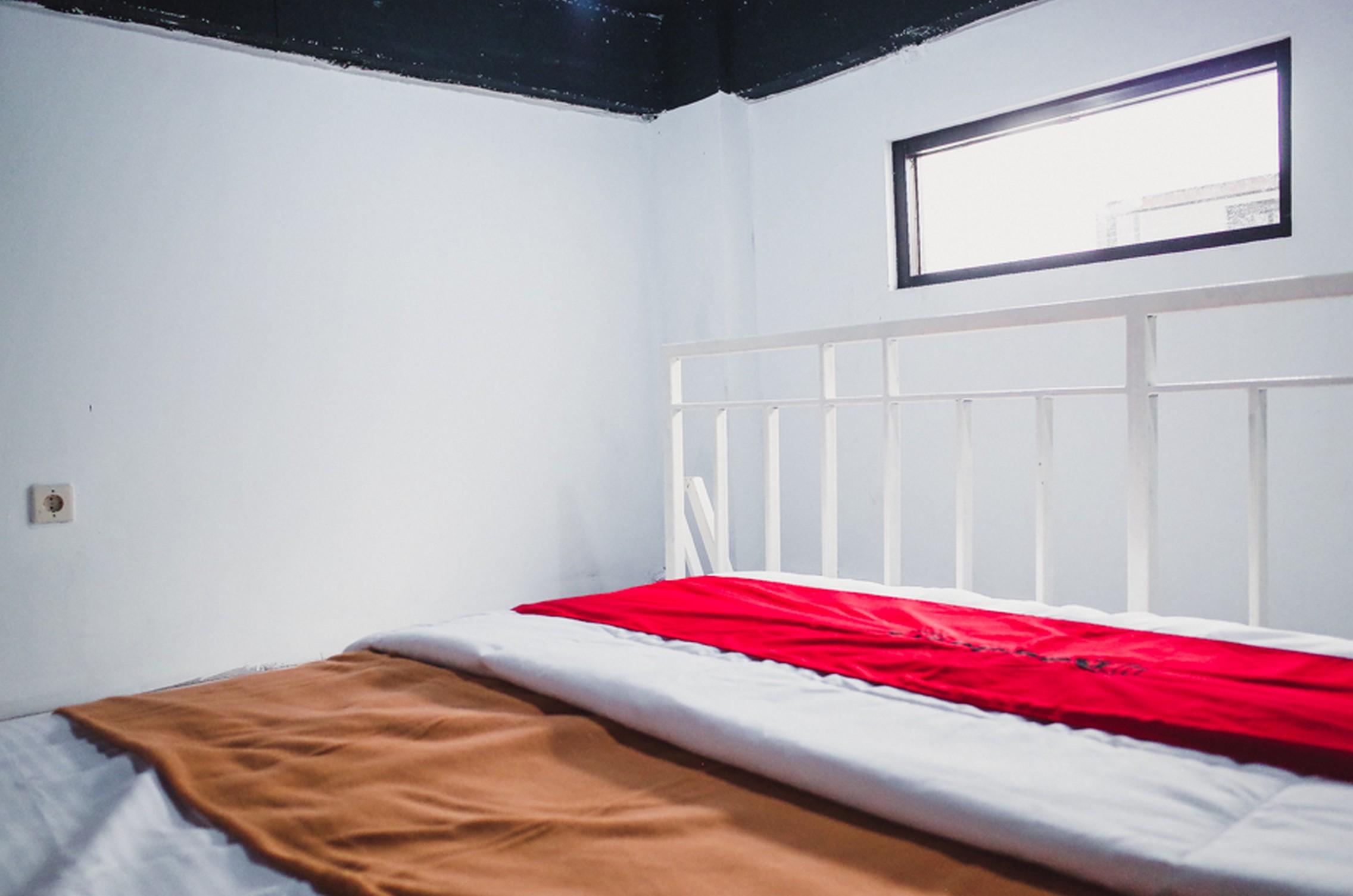 Reddoorz Near Hayam Wuruk Plaza Hotel Джакарта Екстериор снимка
