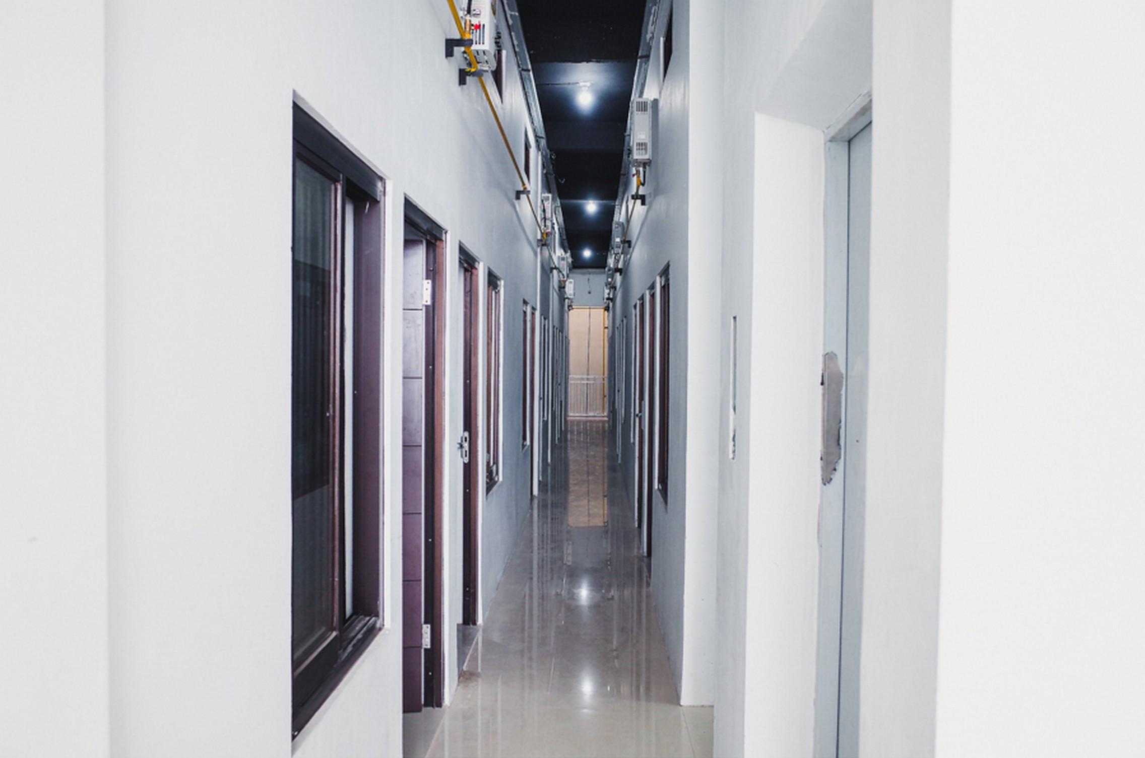 Reddoorz Near Hayam Wuruk Plaza Hotel Джакарта Екстериор снимка