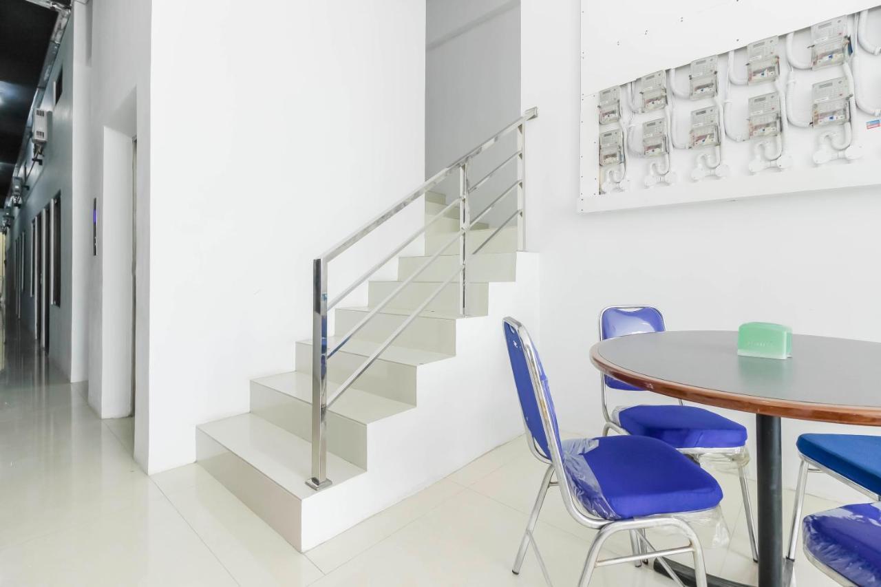 Reddoorz Near Hayam Wuruk Plaza Hotel Джакарта Екстериор снимка