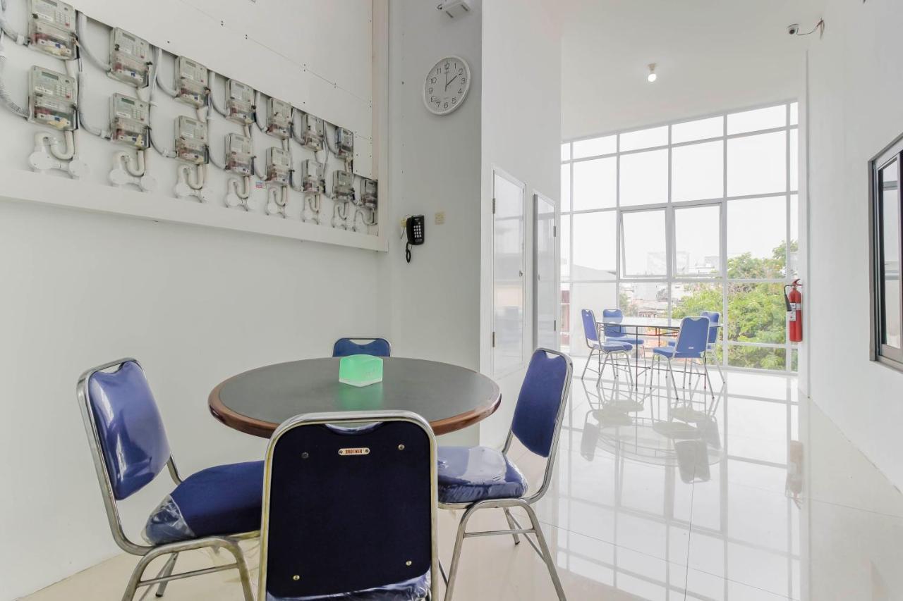 Reddoorz Near Hayam Wuruk Plaza Hotel Джакарта Екстериор снимка