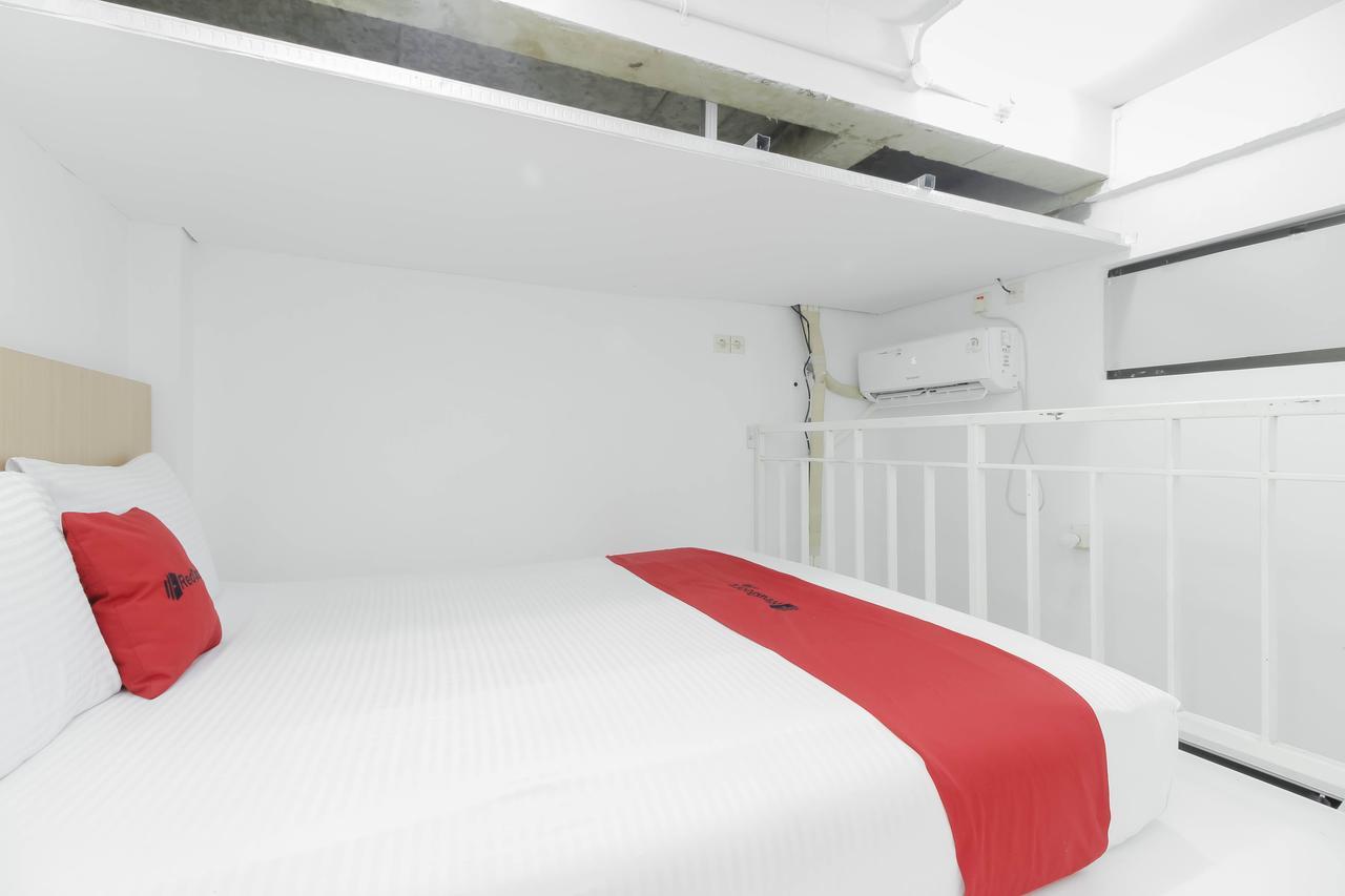 Reddoorz Near Hayam Wuruk Plaza Hotel Джакарта Екстериор снимка